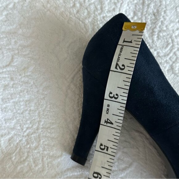 Boston Design Studio Women's 9W Faux Suede Heels Round Toe & Platform Sole Pumps - Picture 15 of 16